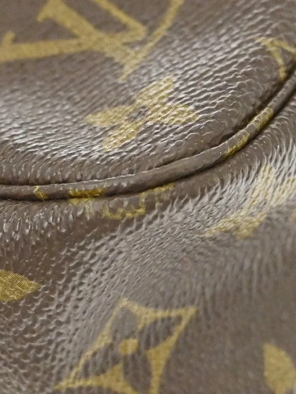 LOUIS VUITTON TROUSSE TOILETTE 23 COSMETIC POUCH